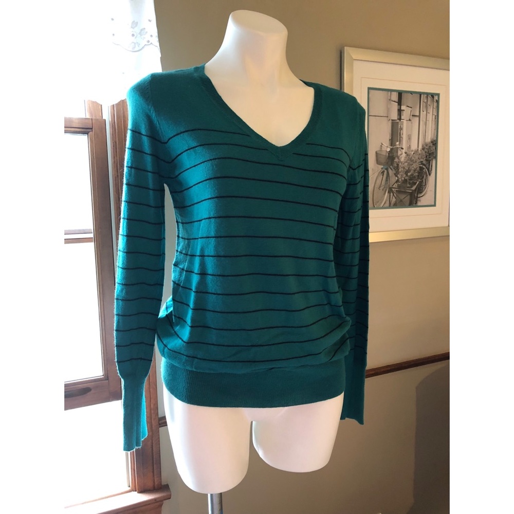 Classic V-neck Sweater 🙌🏻